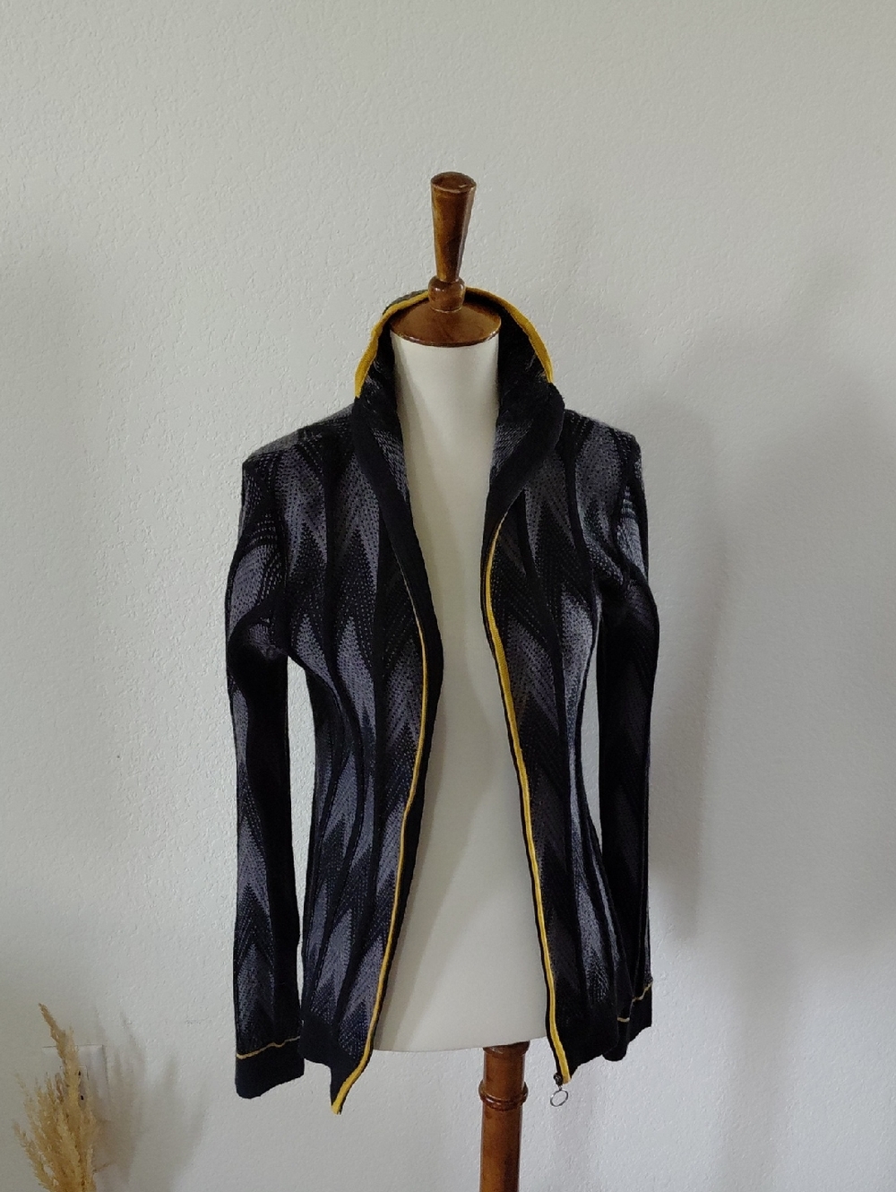 Icelandic Design Wool Lightweight Zip Jacket - Picture 2 of 9